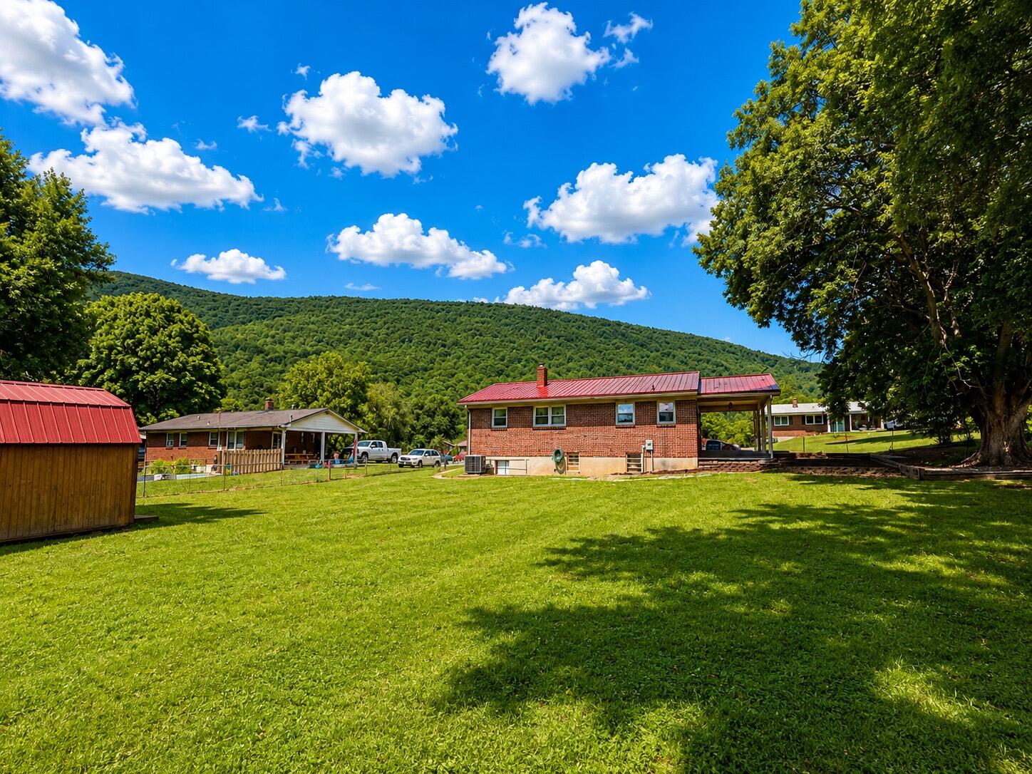 410 Winding Way Road Covington, VA 24426 - Photo 8 of 31 IMG_B0B30A3A-0FB8-4602-91E2-6E1BCCEB85D2