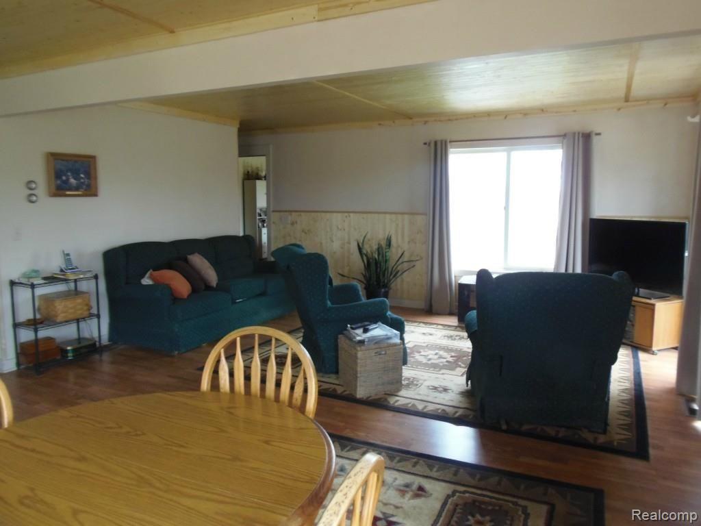 9528 Stelzer Road Howell, MI 48855 - Photo 9 of 13 196.jpg