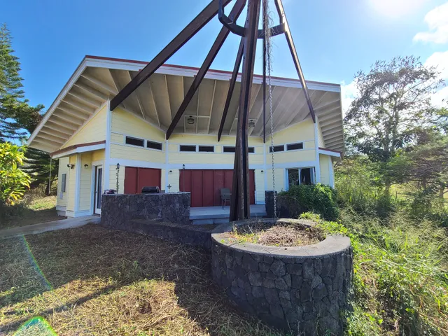 a view of a house with backyard and sitting area