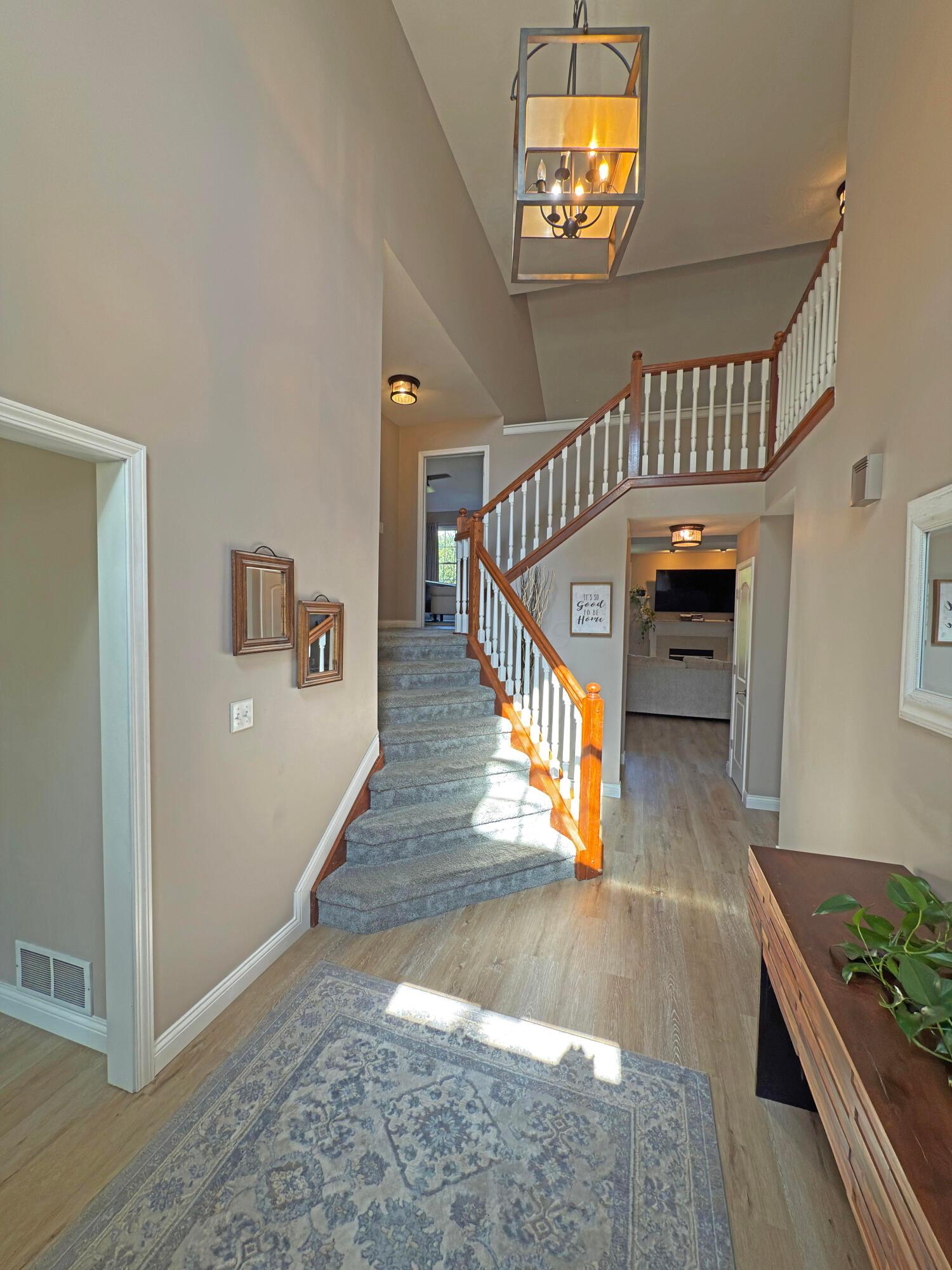 7566 Fairfield Lakes Drive Powell, OH 43065 - Photo 5 of 33 Foyer 2