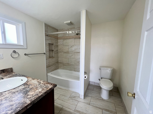640 West Cyn Road Ferron, UT 84523 - Photo 19 of 45 Full bathroom off of the master bdrm