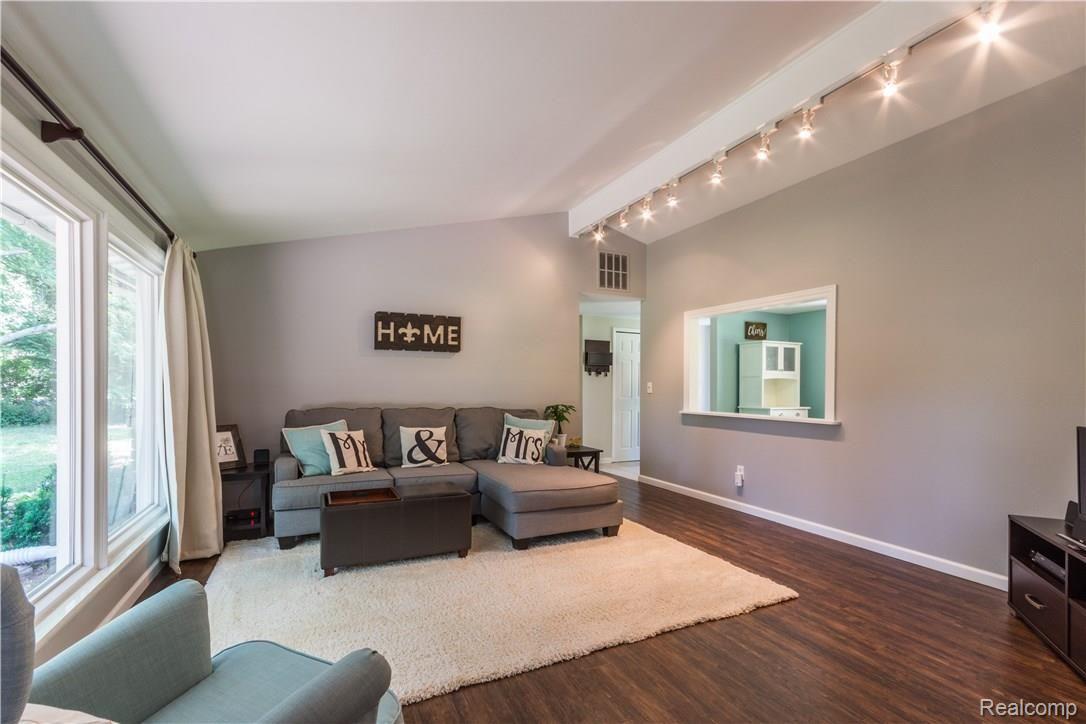 455 Donegal Drive Rochester, MI 48309 - Photo 14 of 34 455 Donegal-24.jpg