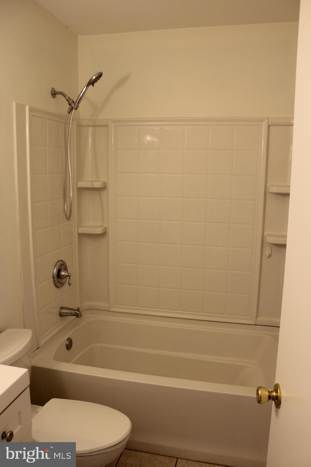 178 Elephant Road, Unit A6 Dublin, PA 18917 - Photo 14 of 19 a bathroom with a toilet and a bathtub