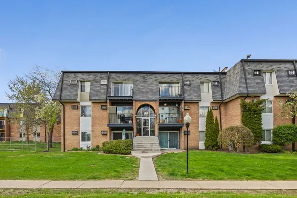 $150,000 | 9 East Dundee Quarter Drive, Unit 108, Palatine, IL 60074