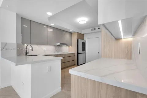 $1,230,000 | 21150 Point Place, Unit 904, Aventura, FL 33180