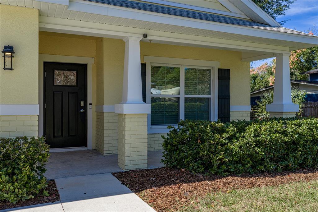 13907 9th Street Dade City, FL 33525 - Photo 7 of 43 a front view of a house