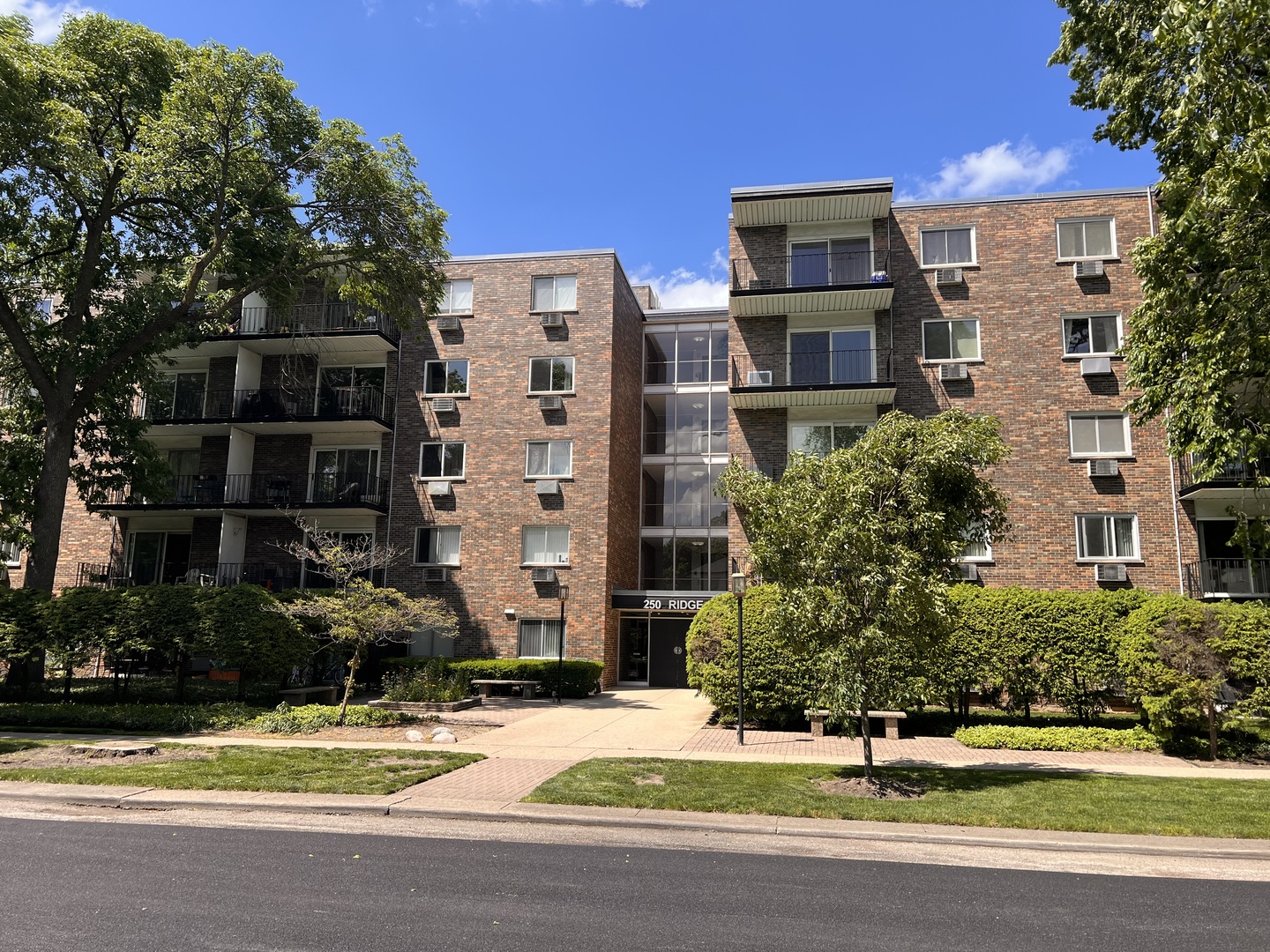 250 Ridge Avenue, Unit 5G Evanston, IL 60202 - Photo 1 of 13 Gallery Image 1
