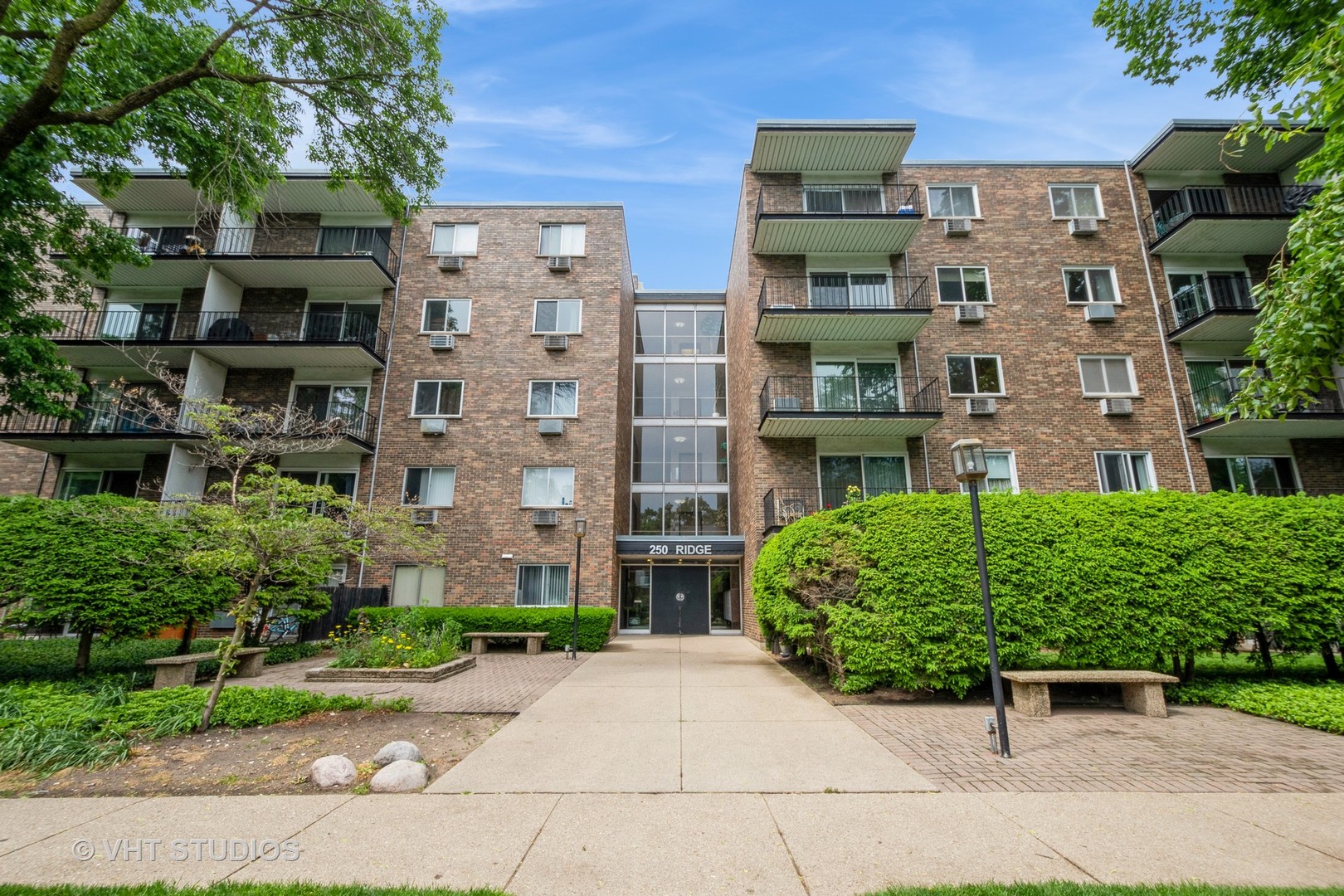 250 Ridge Avenue, Unit 5G Evanston, IL 60202 - Photo 2 of 13 Gallery Image 2