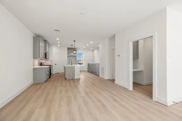 $2,475 | 6326 Del Rio Street, Houston, TX 77021