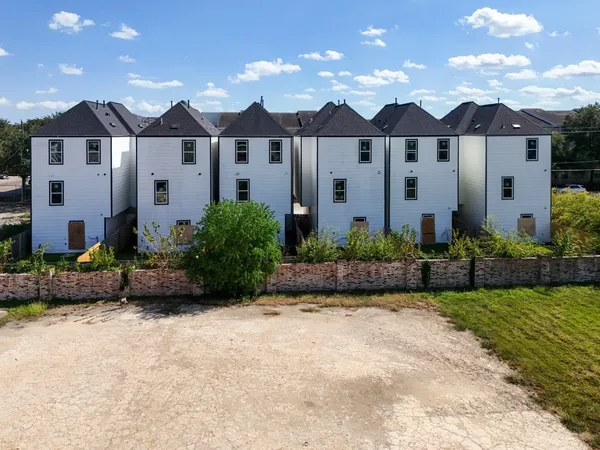 $2,475 | 6326 Del Rio Street, Houston, TX 77021