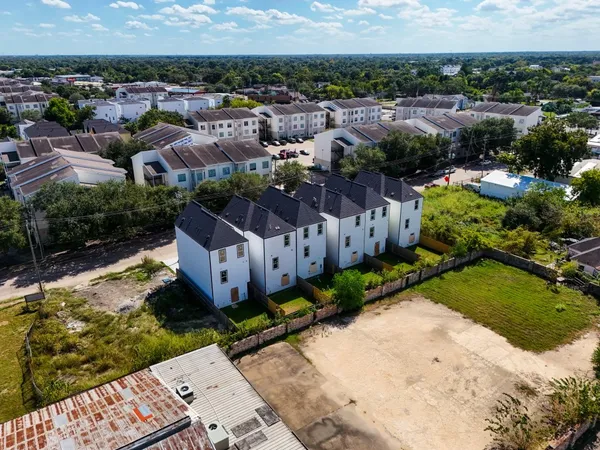$2,475 | 6326 Del Rio Street, Houston, TX 77021