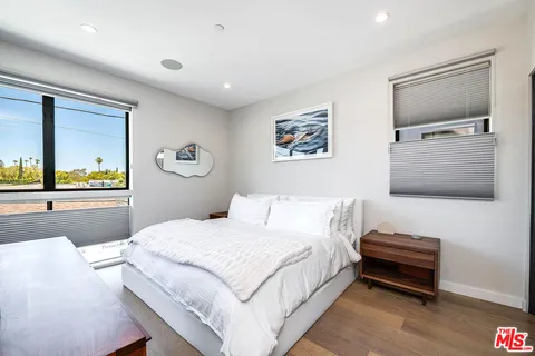 $1,599,000 | 4425 North Studio Place, Studio City, CA 91602