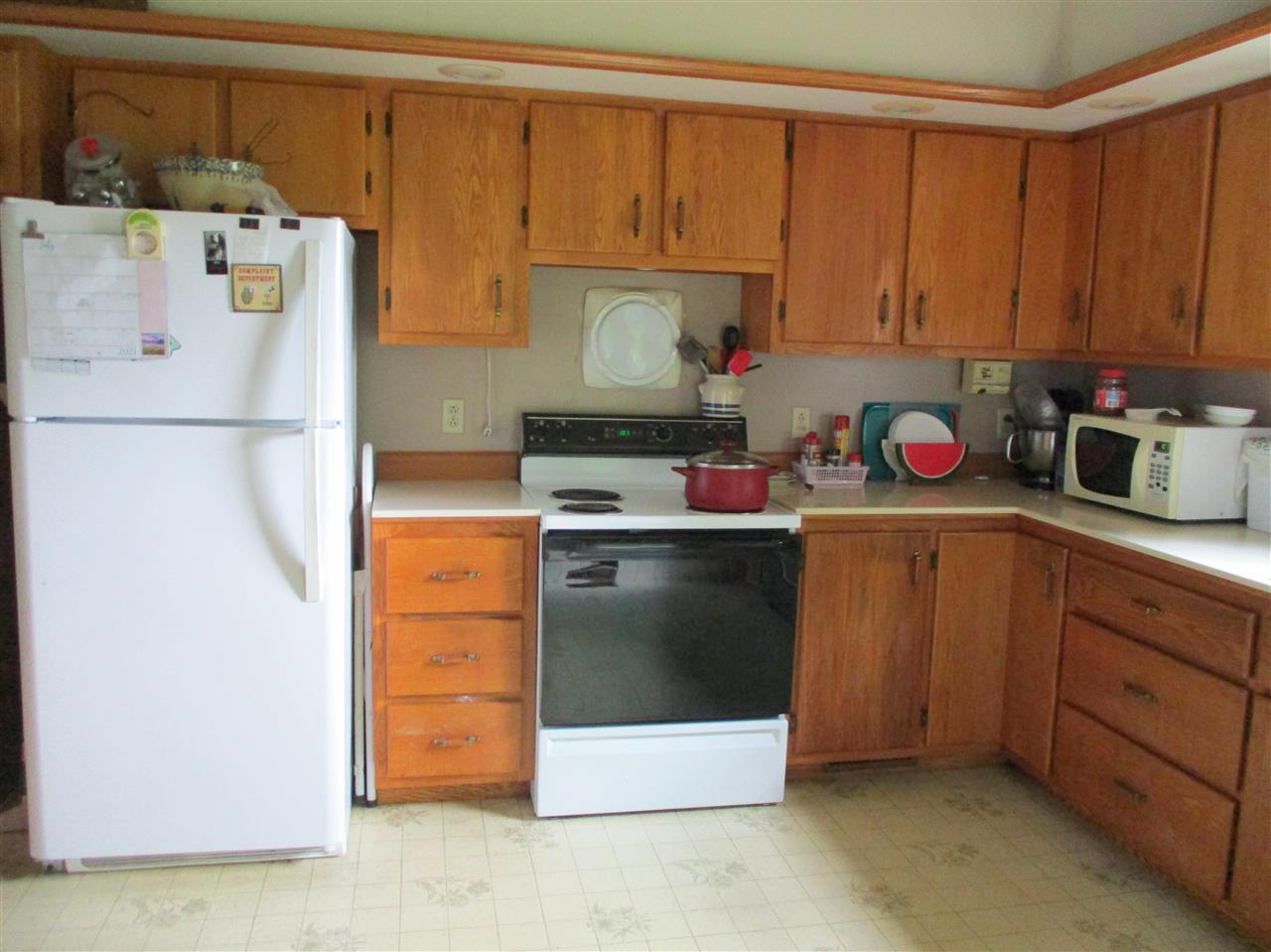 8429 Newburg Road Durand, MI 48429 - Photo 5 of 37 50048604-4.JPG