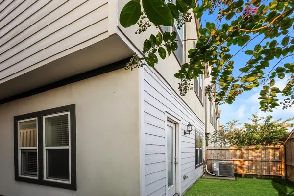 $1,955 | 381 North Centro Circle, Shenandoah, TX 77385