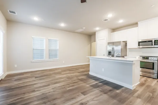 $1,955 | 381 North Centro Circle, Shenandoah, TX 77385