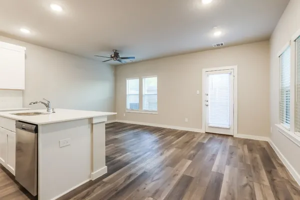 $1,955 | 381 North Centro Circle, Shenandoah, TX 77385
