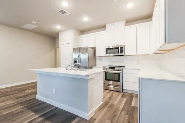 $1,955 | 381 North Centro Circle, Shenandoah, TX 77385