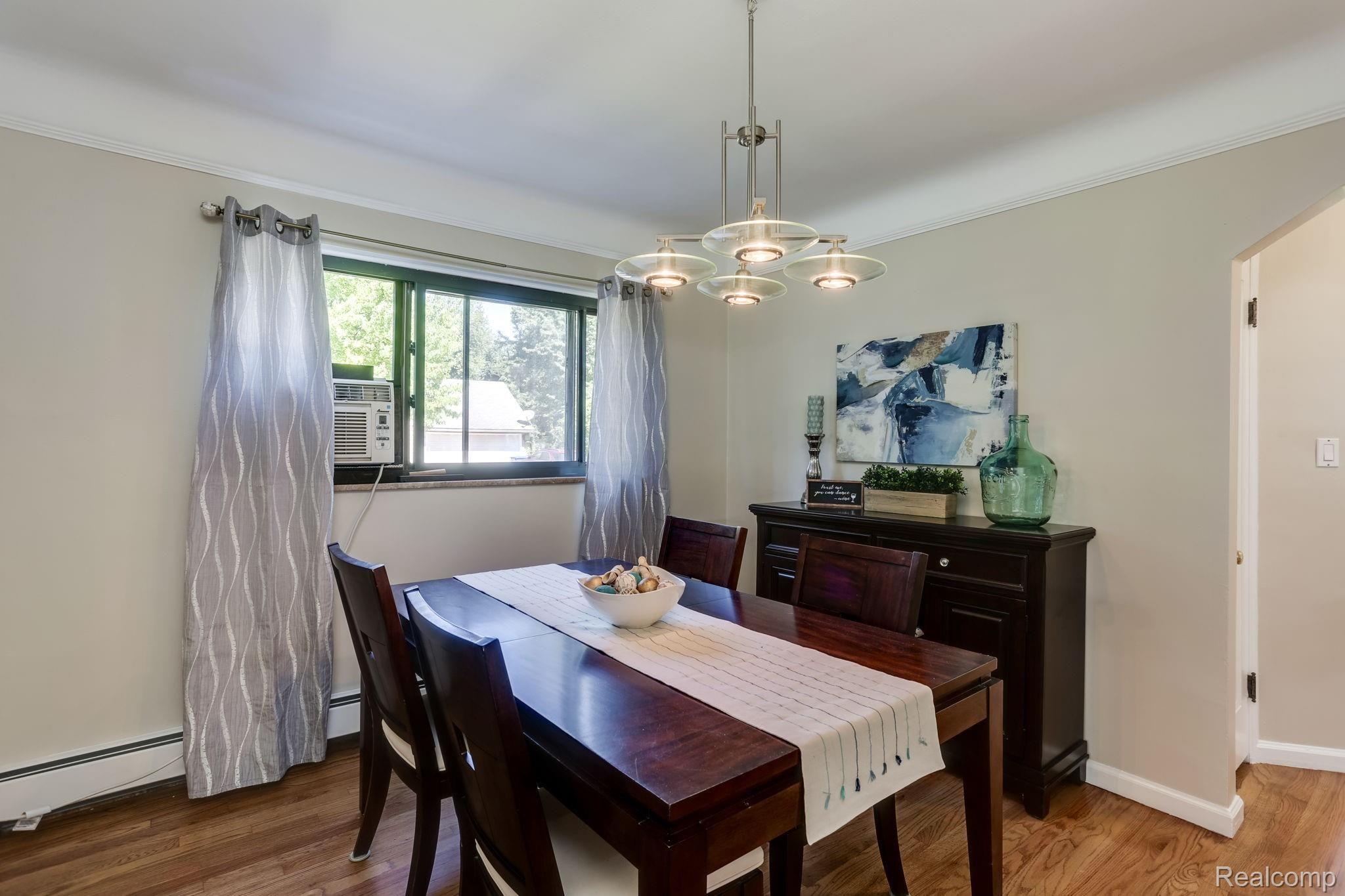 311 Dover Road Waterford, MI 48328 - Photo 10 of 67 Dinning room off of kitchen and family room