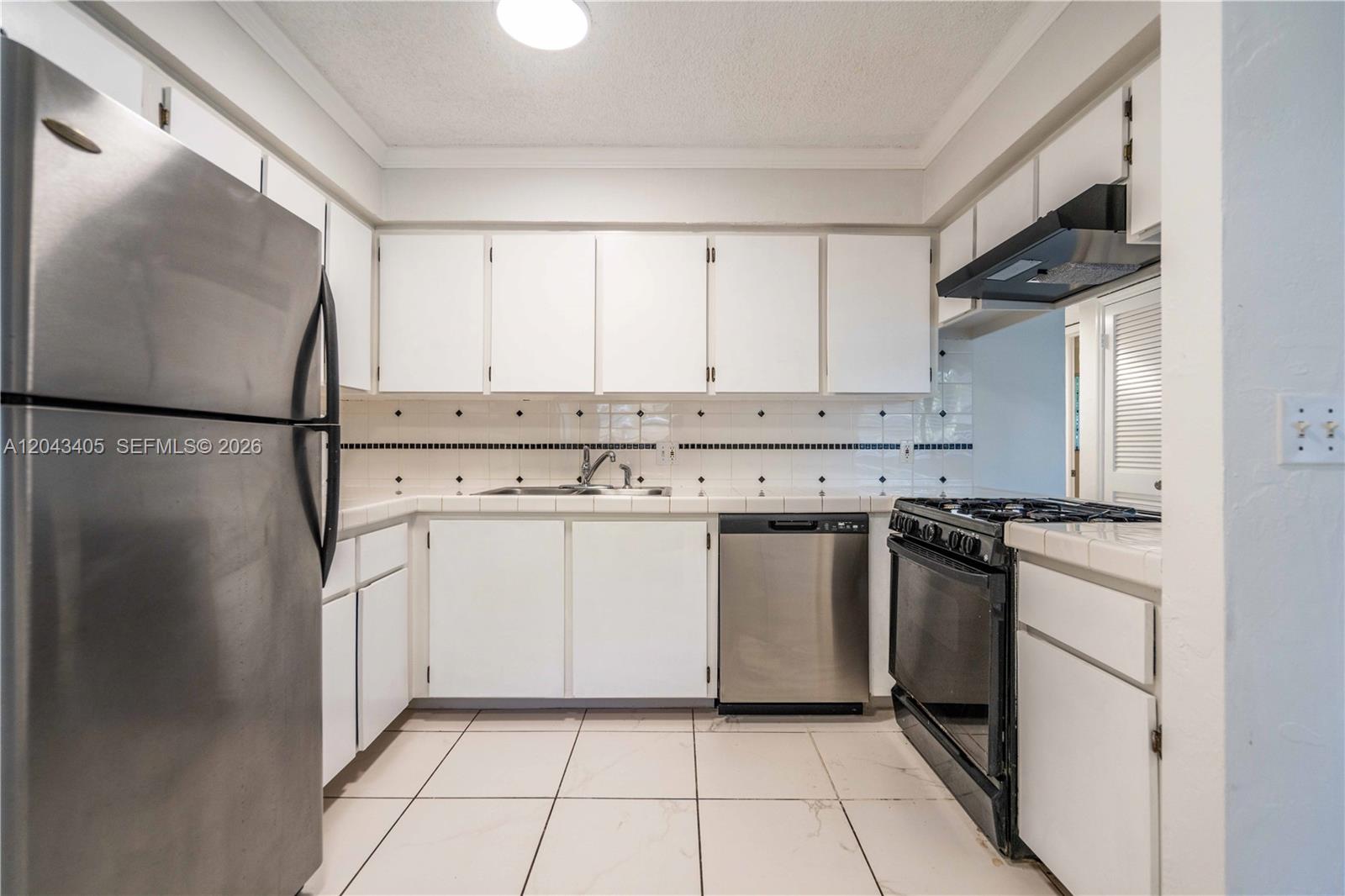 3265 Virginia Street, Unit 18 Miami, FL 33133 - Photo 6 of 25
