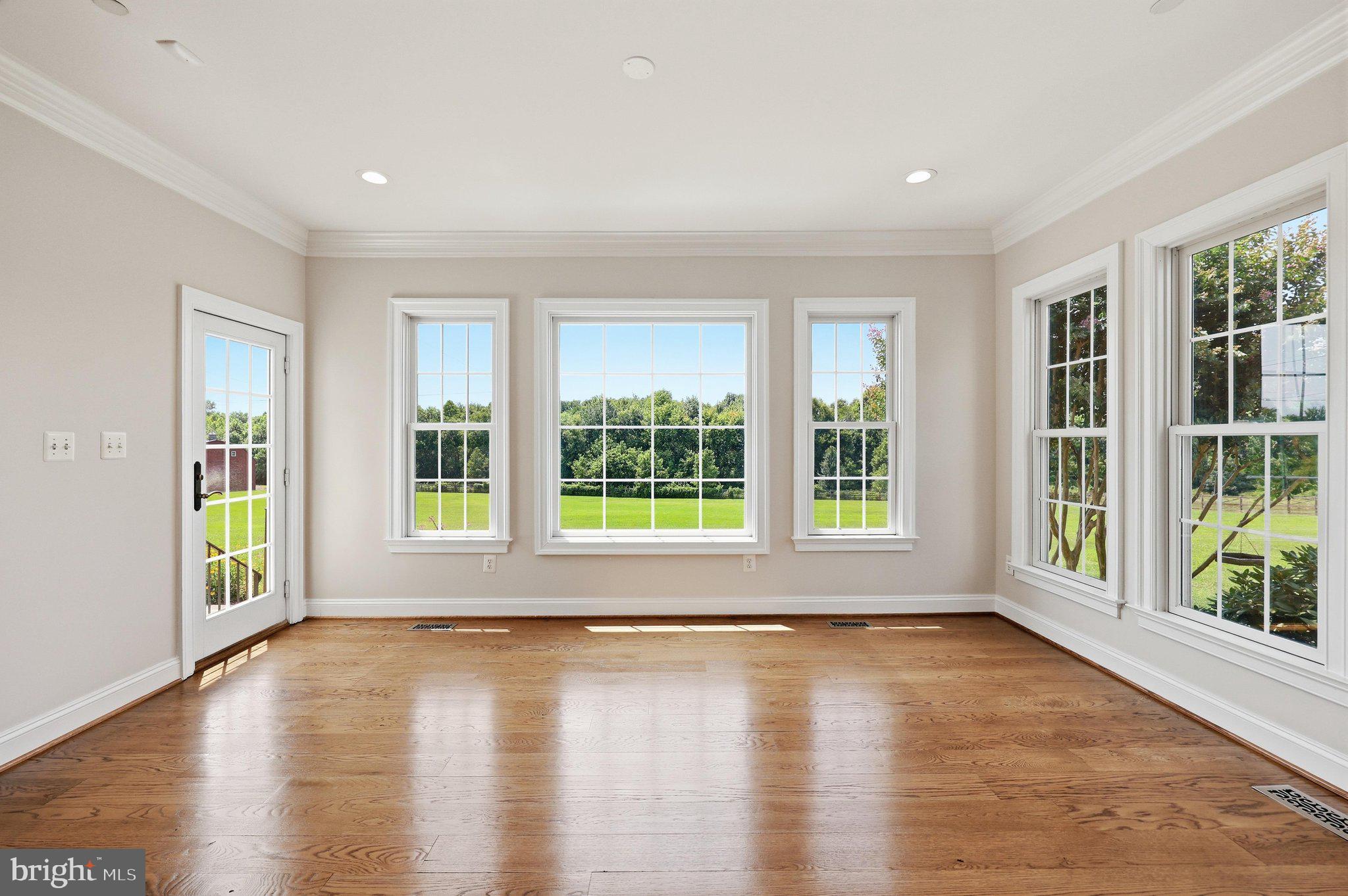 19014 Beallsville Road Poolesville, MD 20837 - Photo 20 of 83 Breakfast Area