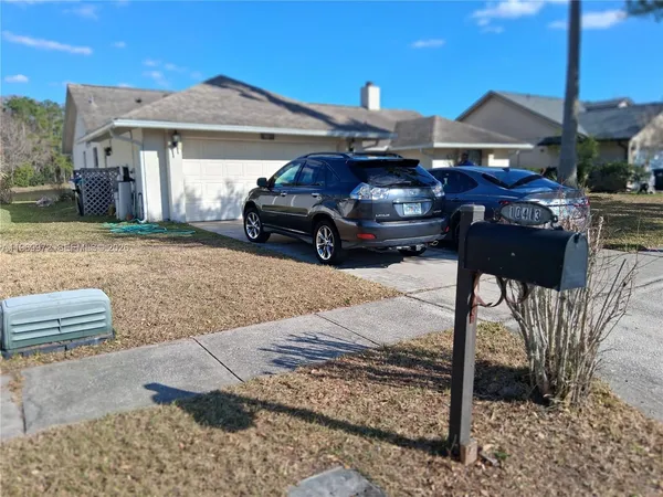 a front view of house with yard