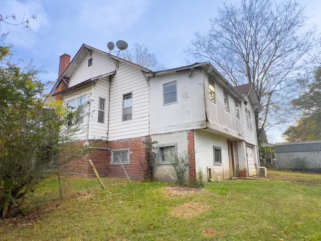 1202 Georgia Avenue, Athens, TN 37303