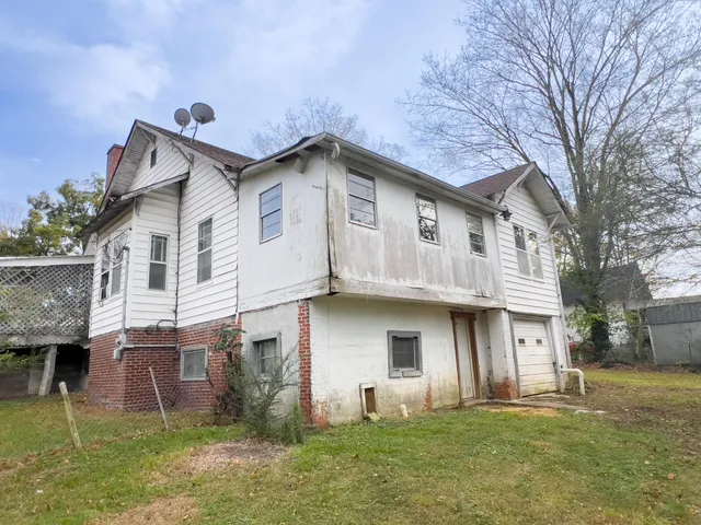 1202 Georgia Avenue, Athens, TN 37303