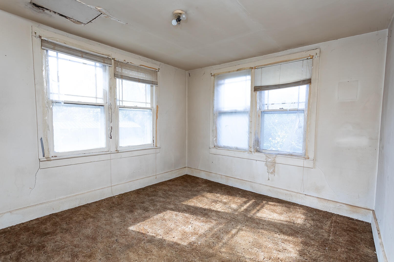 1202 Georgia Avenue Athens, TN 37303 - Photo 6 of 13 a view of empty room with window