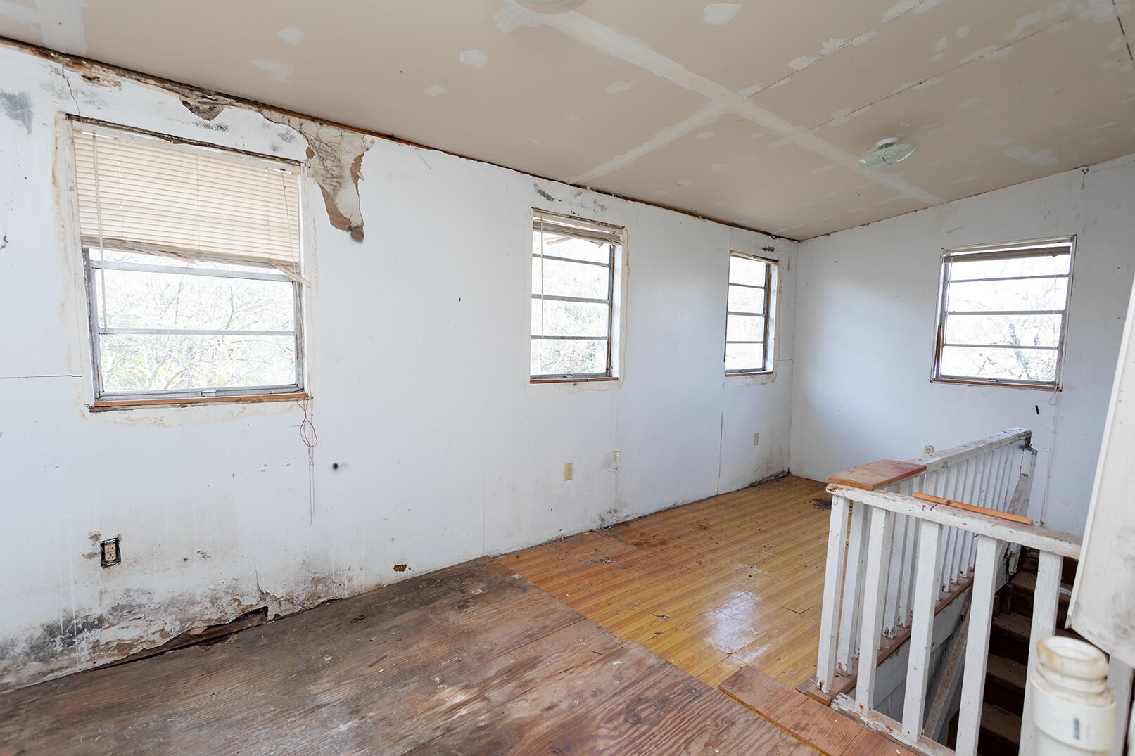 1202 Georgia Avenue Athens, TN 37303 - Photo 10 of 13 a view of an empty room with wooden floor and window