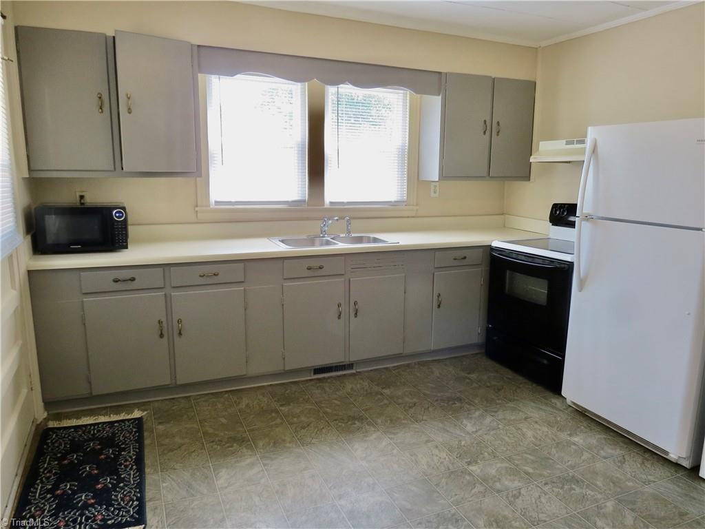 793 Wolf Island Road Reidsville, NC 27320 - Photo 2 of 22 Kitchen