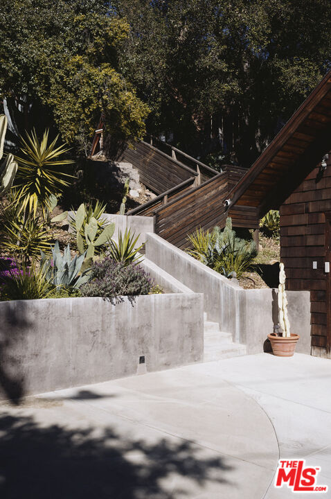 4828 Glenn Road Santa Barbara, CA 93105 - Photo 24 of 31 a view of outdoor space and yard