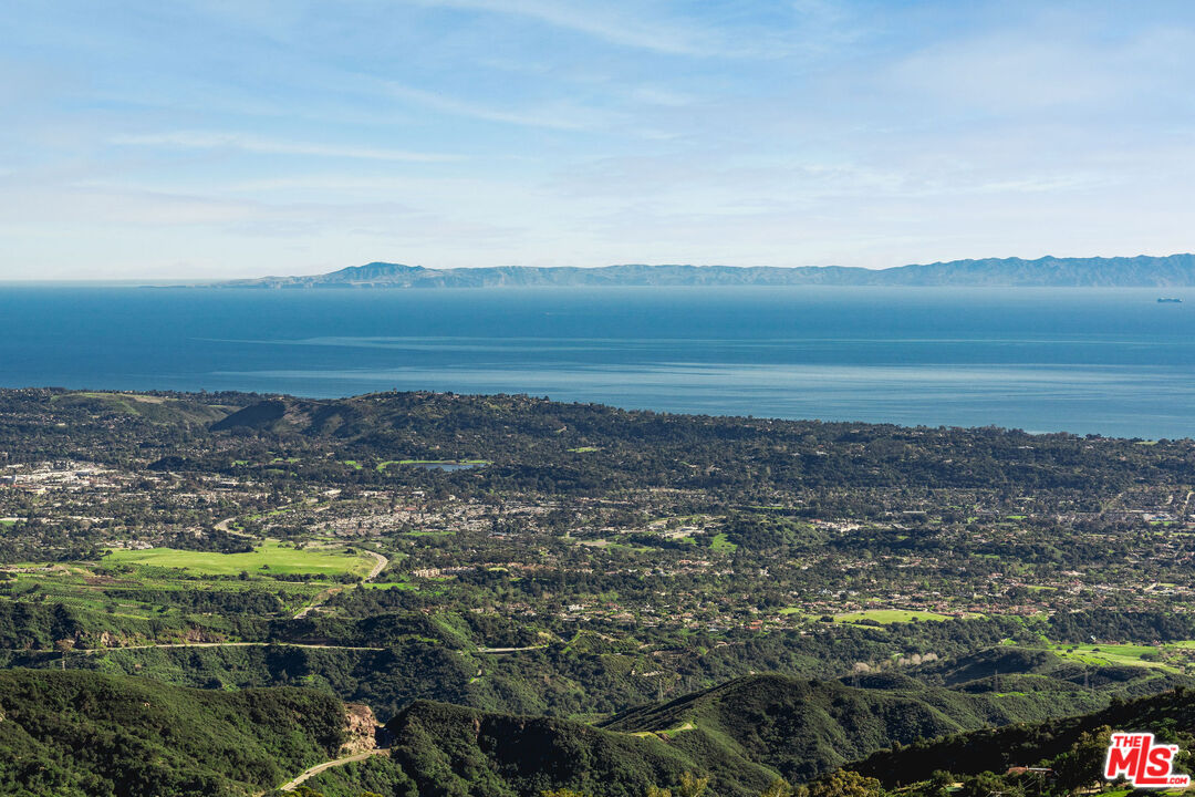 4828 Glenn Road Santa Barbara, CA 93105 - Photo 27 of 31 a view of a lake with a city