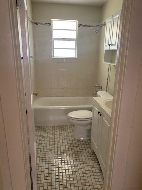 805 Sunset Road West Palm Beach, FL 33401 - Photo 14 of 21 House bath