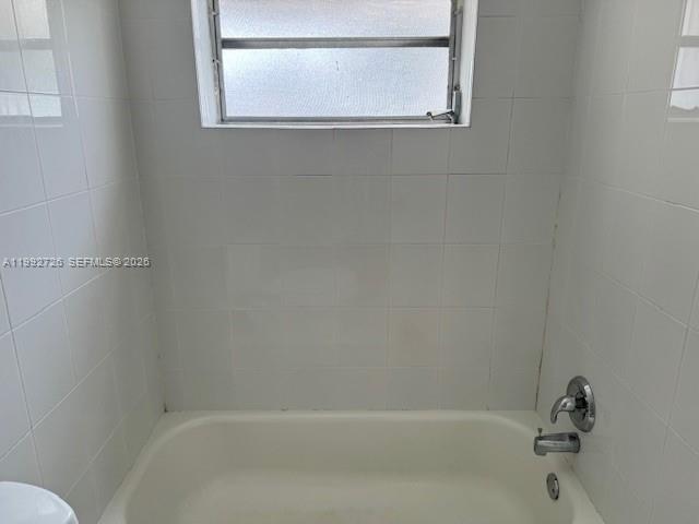 7350 Southwest 82nd Street, Unit C125 Miami, FL 33143 - Photo 12 of 12 a bathroom with a bathtub