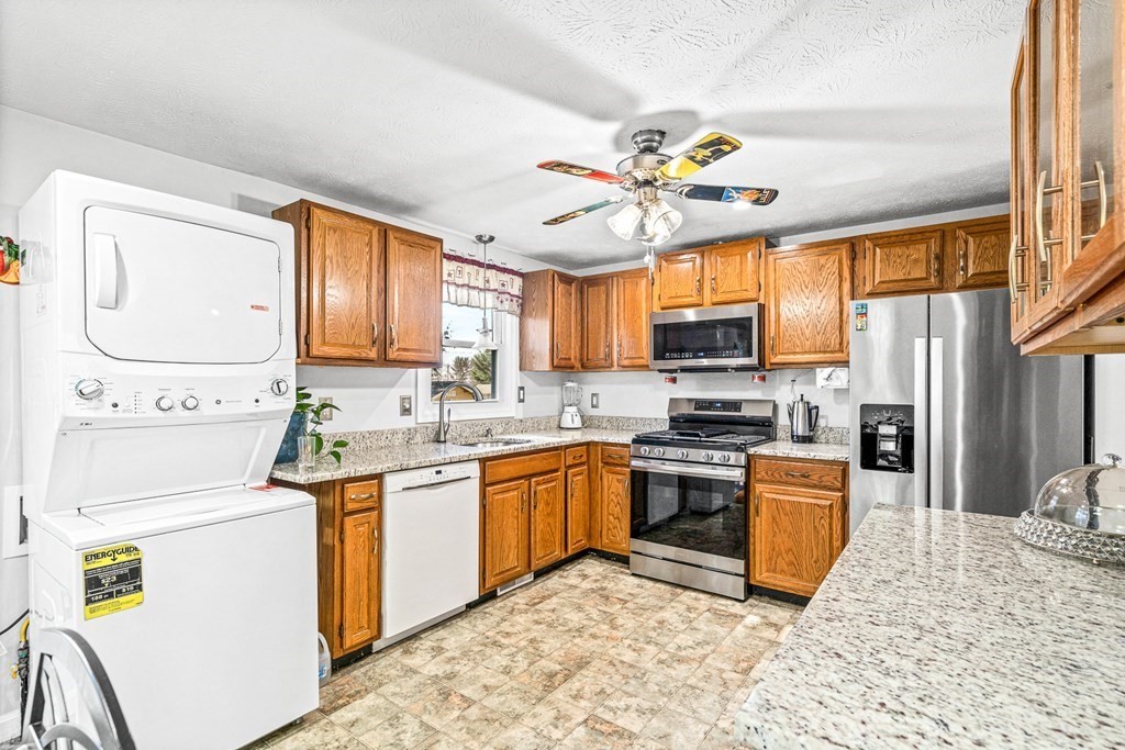 331 Totman Road Lowell, MA 01854 - Photo 12 of 36 Gallery Image 12