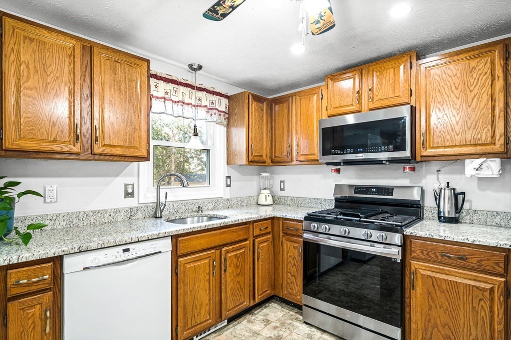 331 Totman Road Lowell, MA 01854 - Photo 14 of 36 Gallery Image 14
