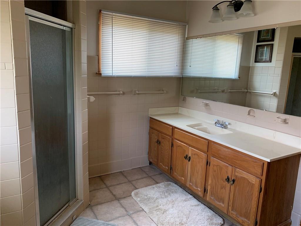 1362 Highland Road Sharon, PA 16146 - Photo 19 of 24 Upstairs, full bath/shower