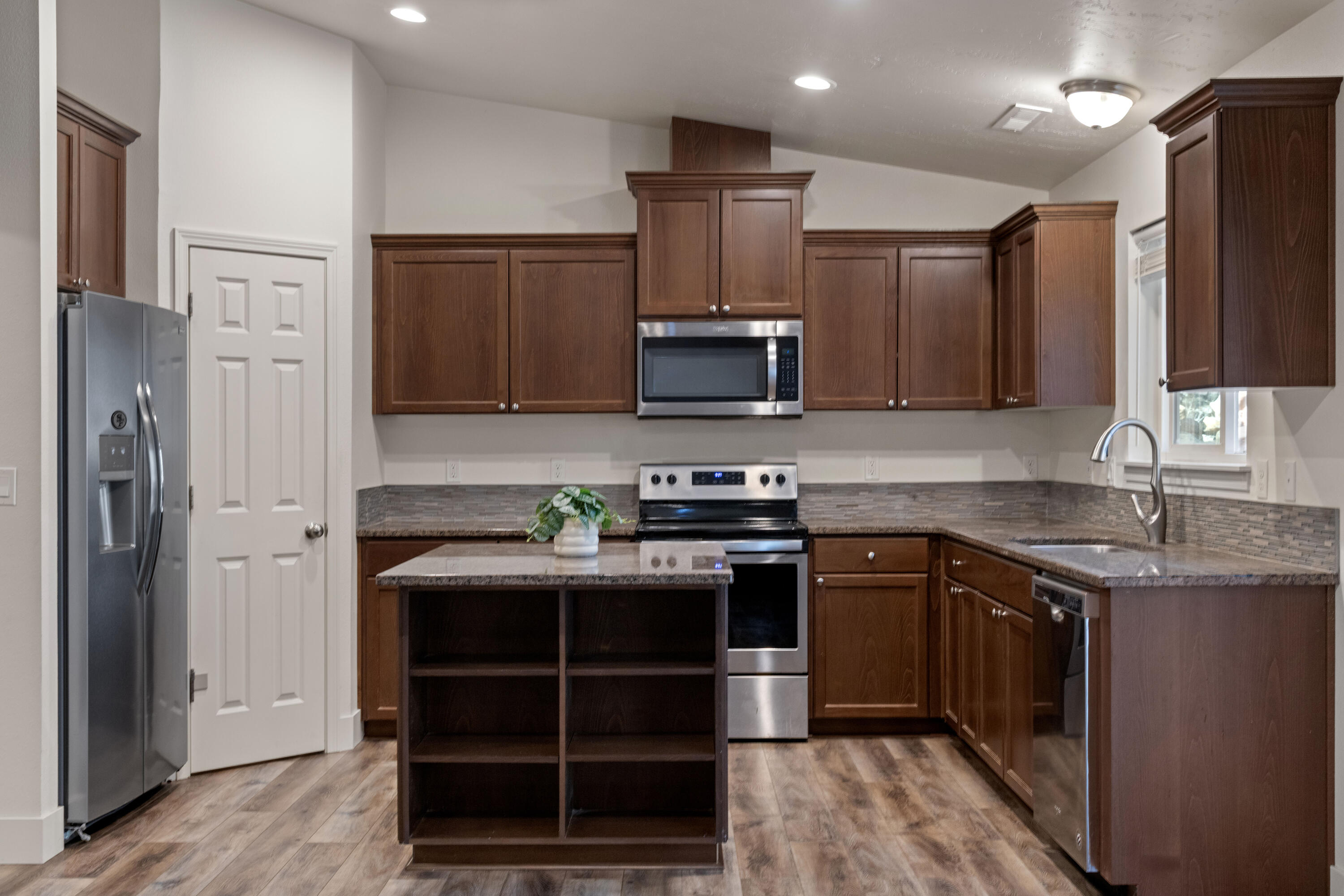 60154 Turquoise Road Bend, OR 97702 - Photo 5 of 23 4