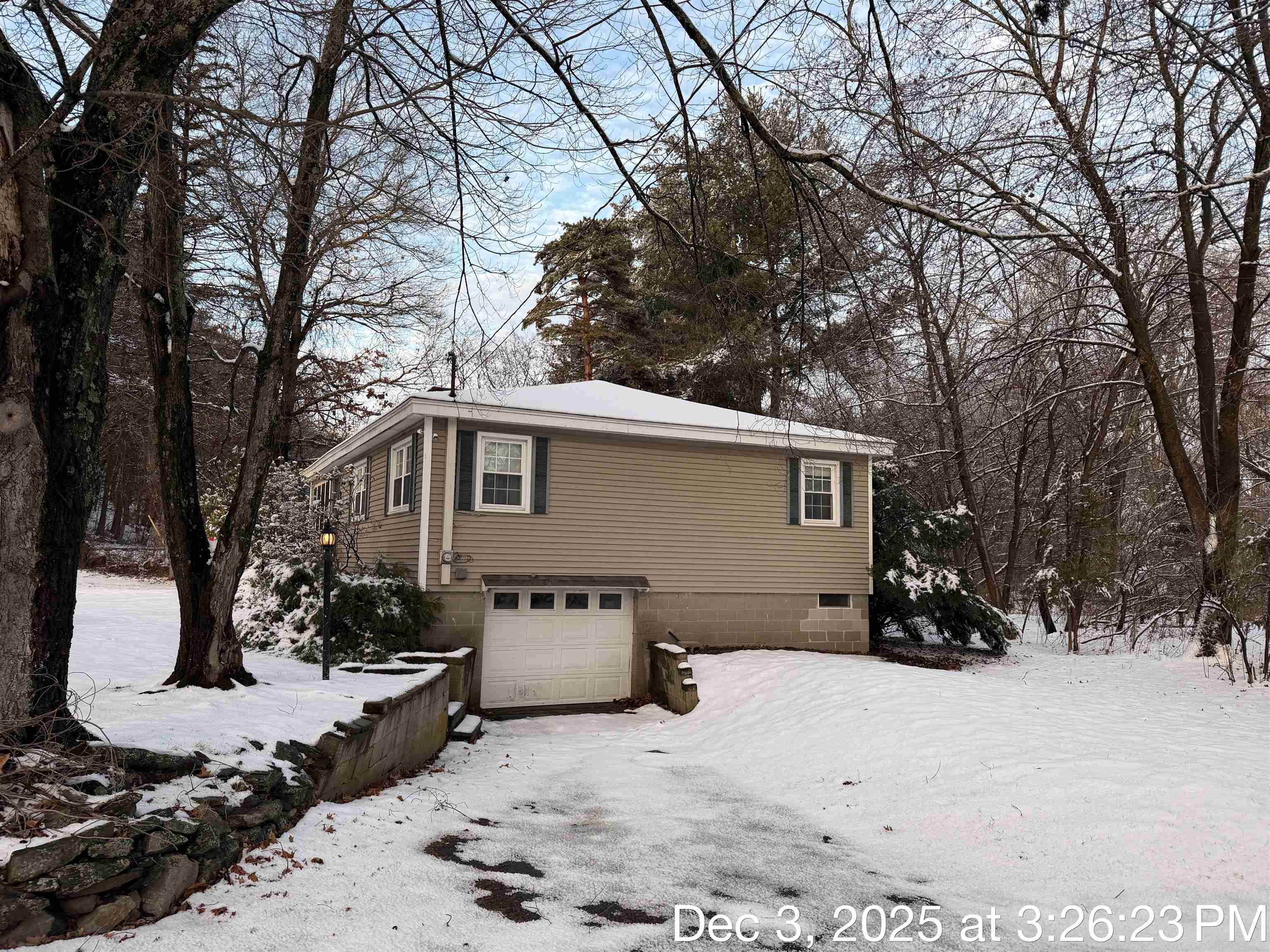 117 Lawrence Road Salem, NH 03079 - Photo 3 of 18