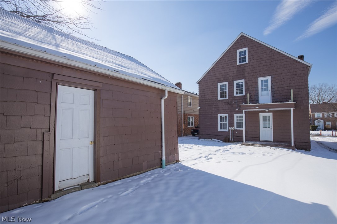 3695 Rolliston Road Cleveland, OH 44120 - Photo 3 of 35