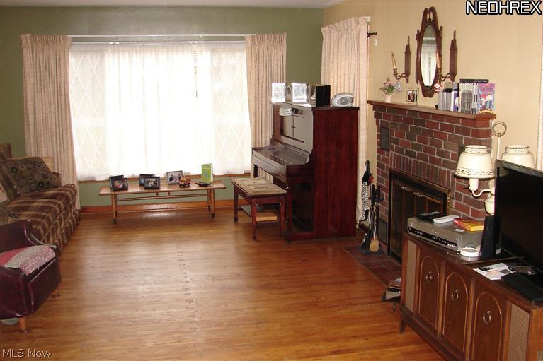 4506 Middle Ridge Road Perry, OH 44081 - Photo 3 of 12 LIVING ROOM