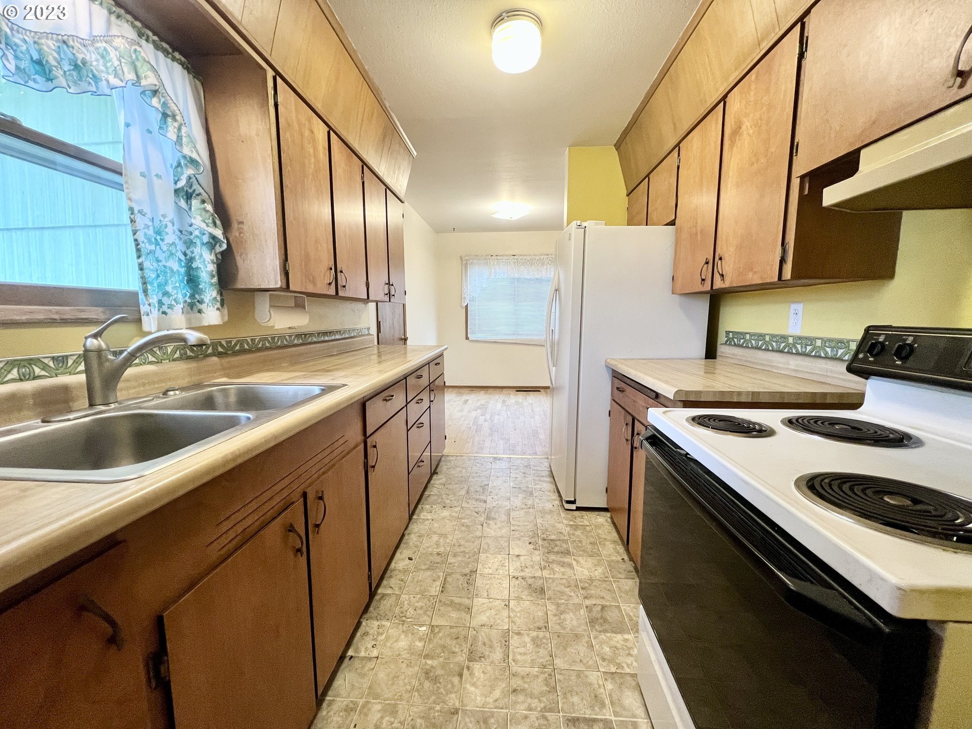2422 Southwest Olson Avenue Pendleton, OR 97801 - Photo 3 of 17 Gallery Image 3