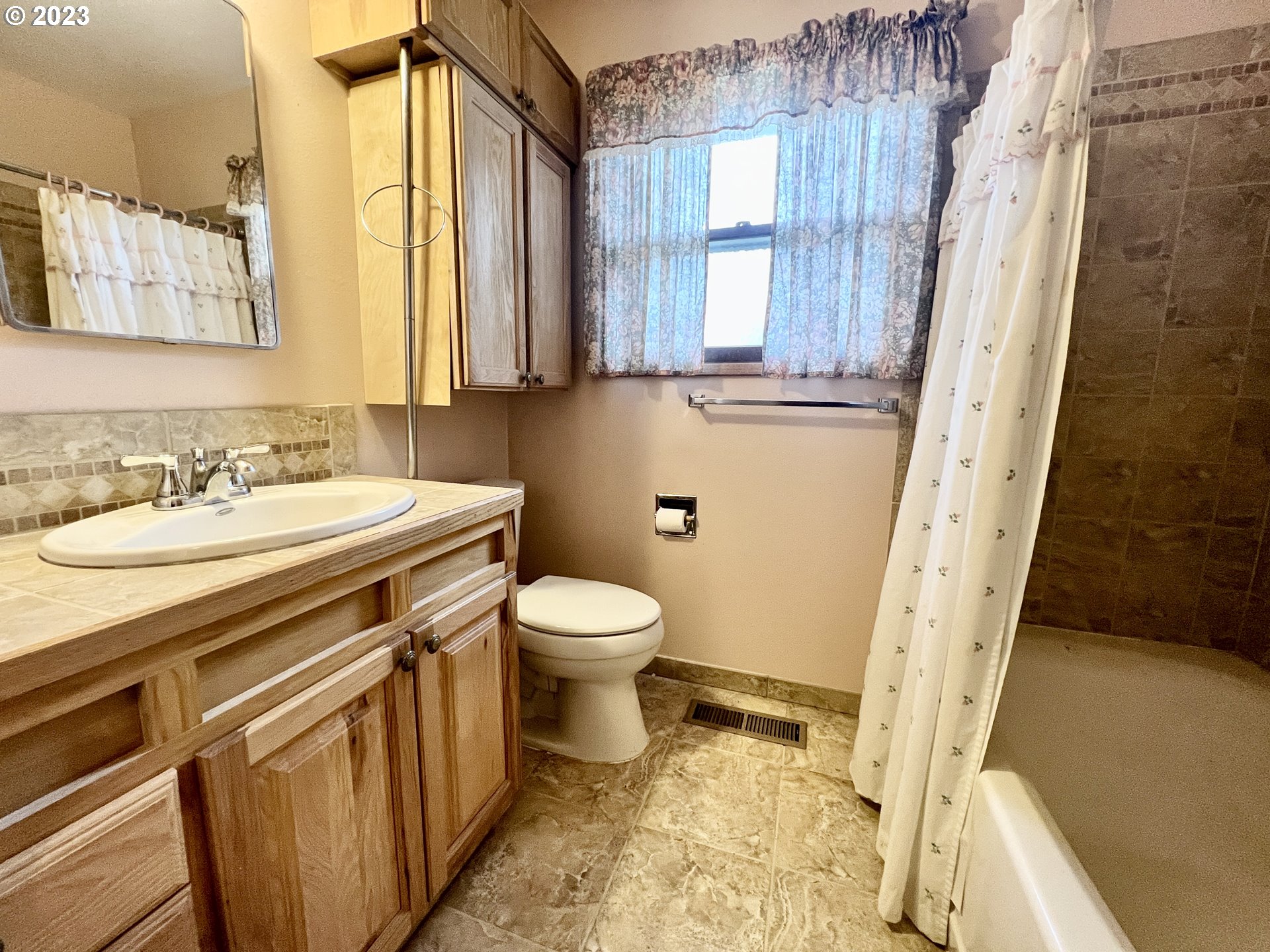 2422 Southwest Olson Avenue Pendleton, OR 97801 - Photo 9 of 17 Gallery Image 9