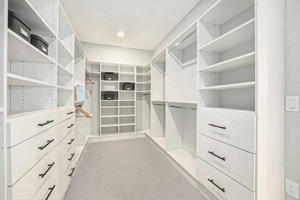 $1,169,000 | 2284 Knapp Blf Court, Ada, MI 49301