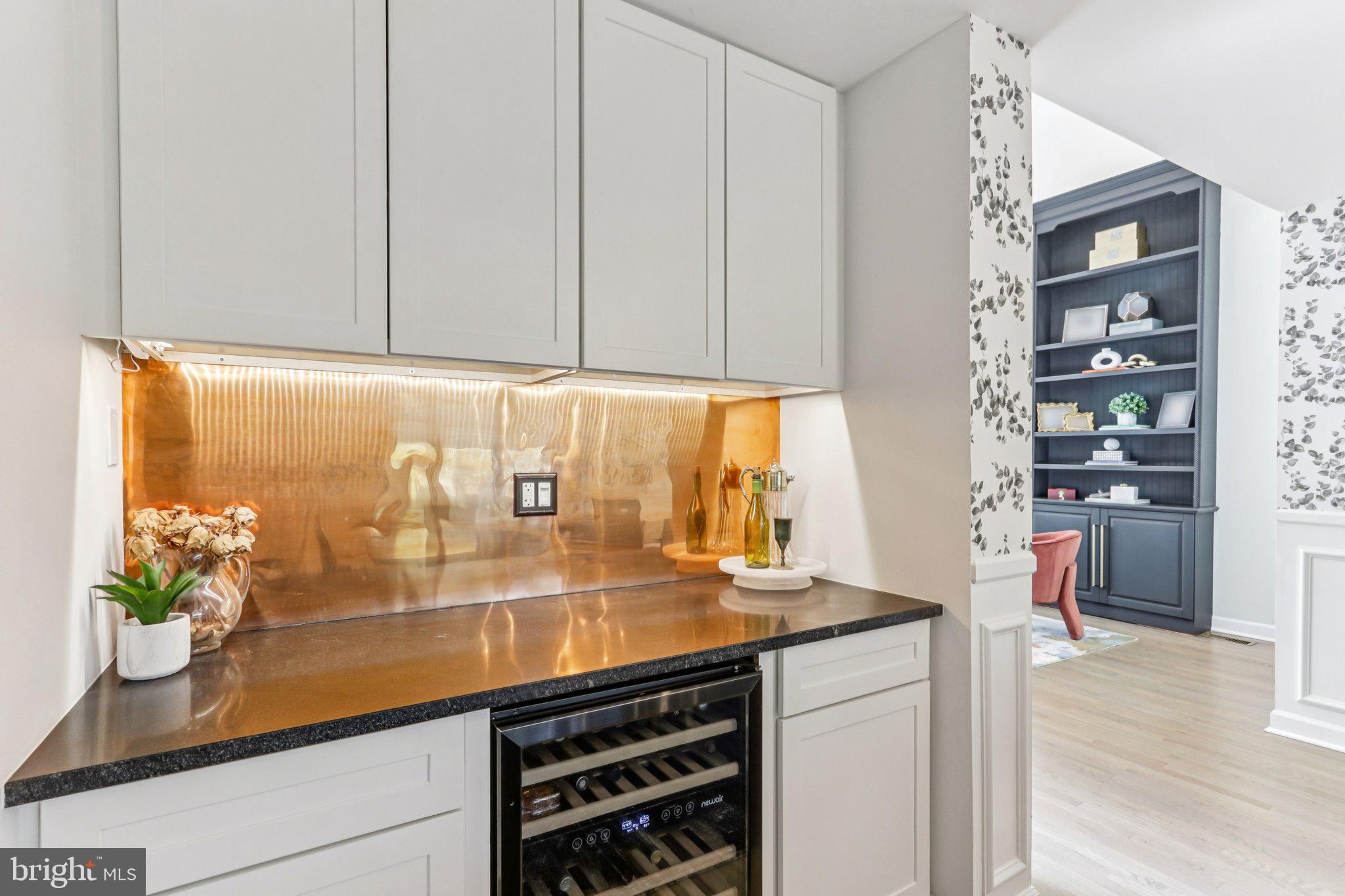 740 Signal Hill Road Dresher, PA 19025 - Photo 8 of 55 Bar in dining room