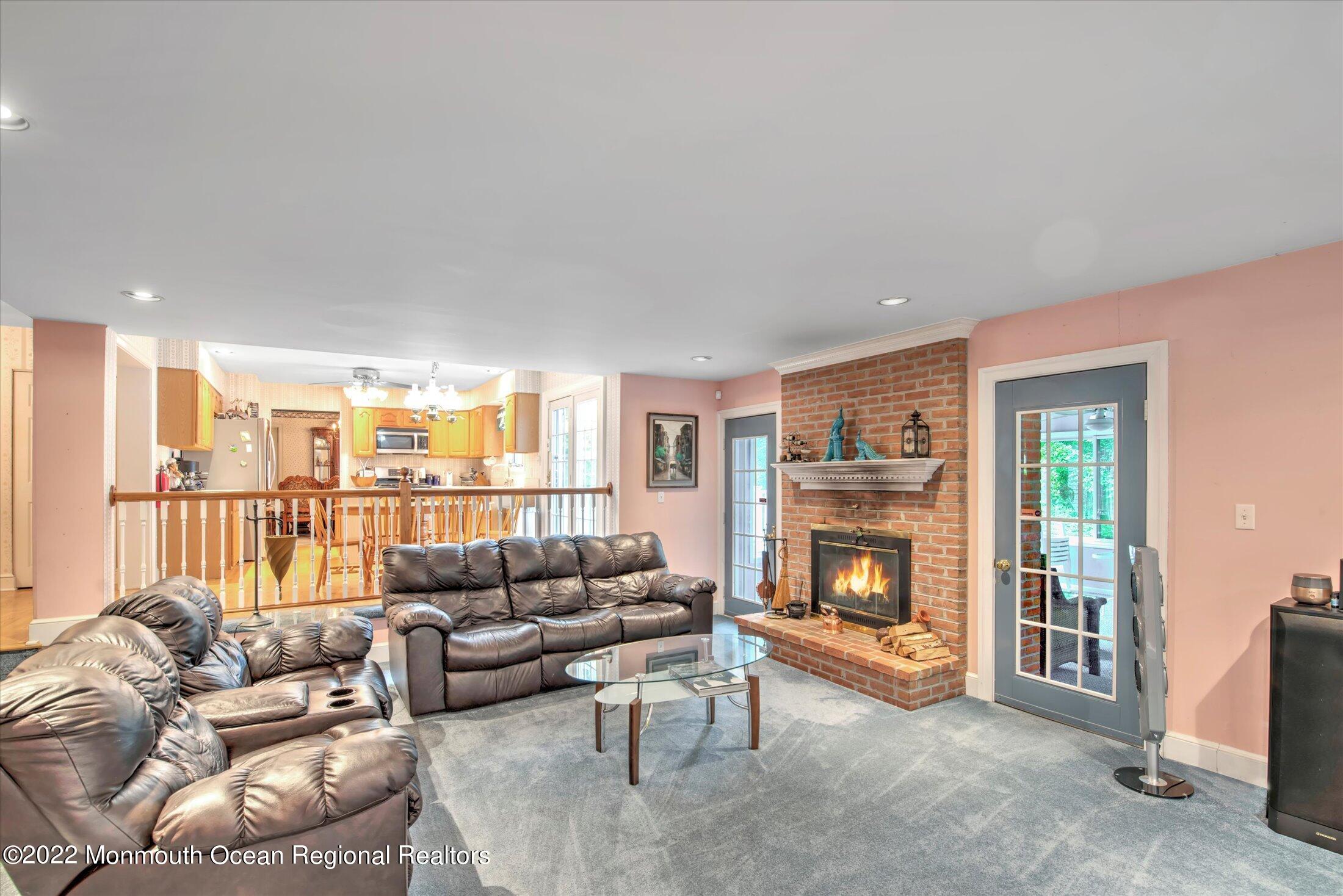 6 Cranberry Court Cream Ridge, NJ 08514 - Photo 11 of 50 FAMILY ROOM