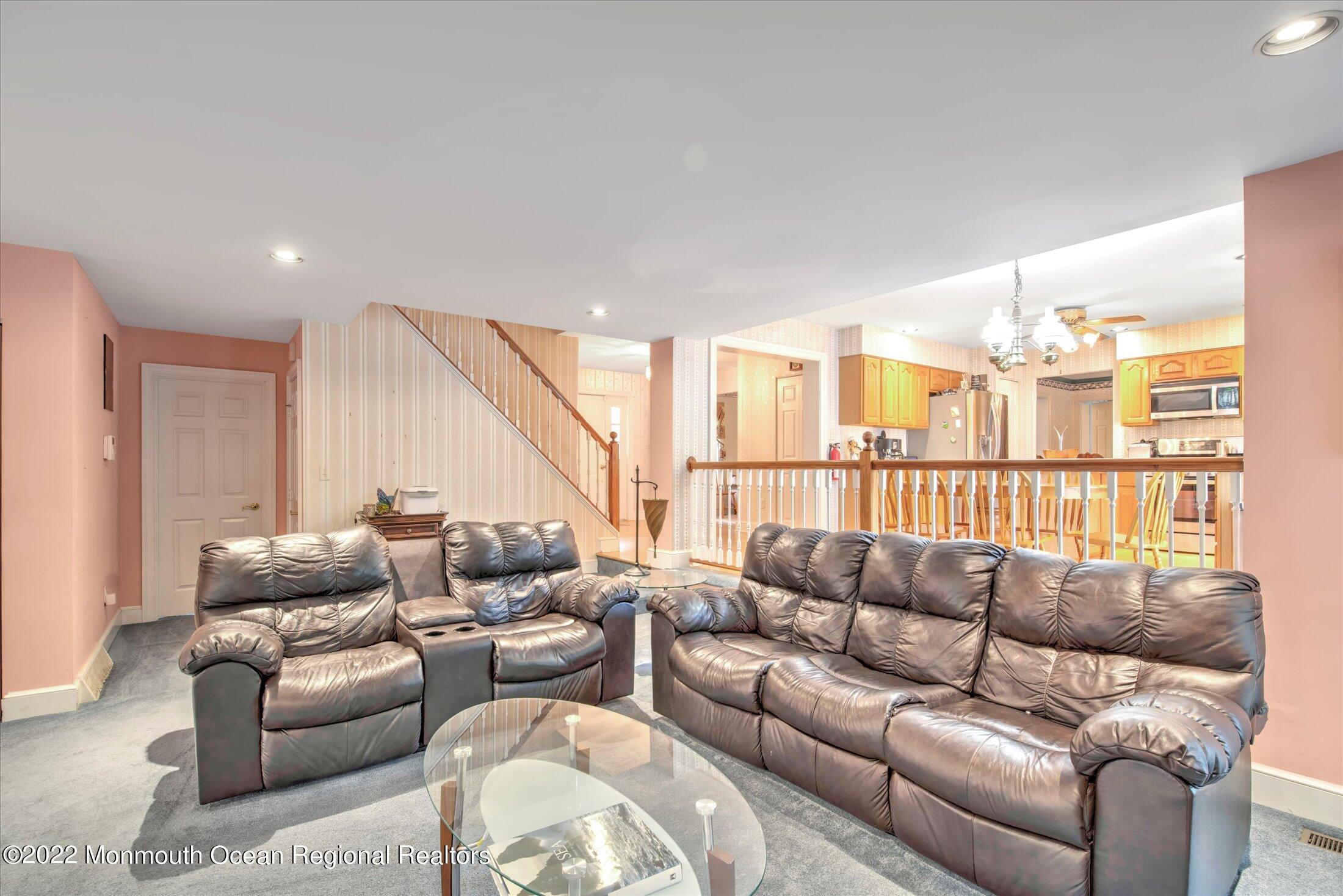 6 Cranberry Court Cream Ridge, NJ 08514 - Photo 13 of 50 FAMILY ROOM