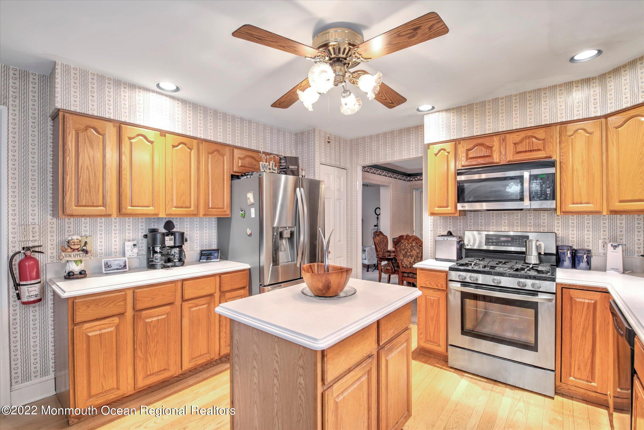 6 Cranberry Court Cream Ridge, NJ 08514 - Photo 18 of 50 KITCHEN