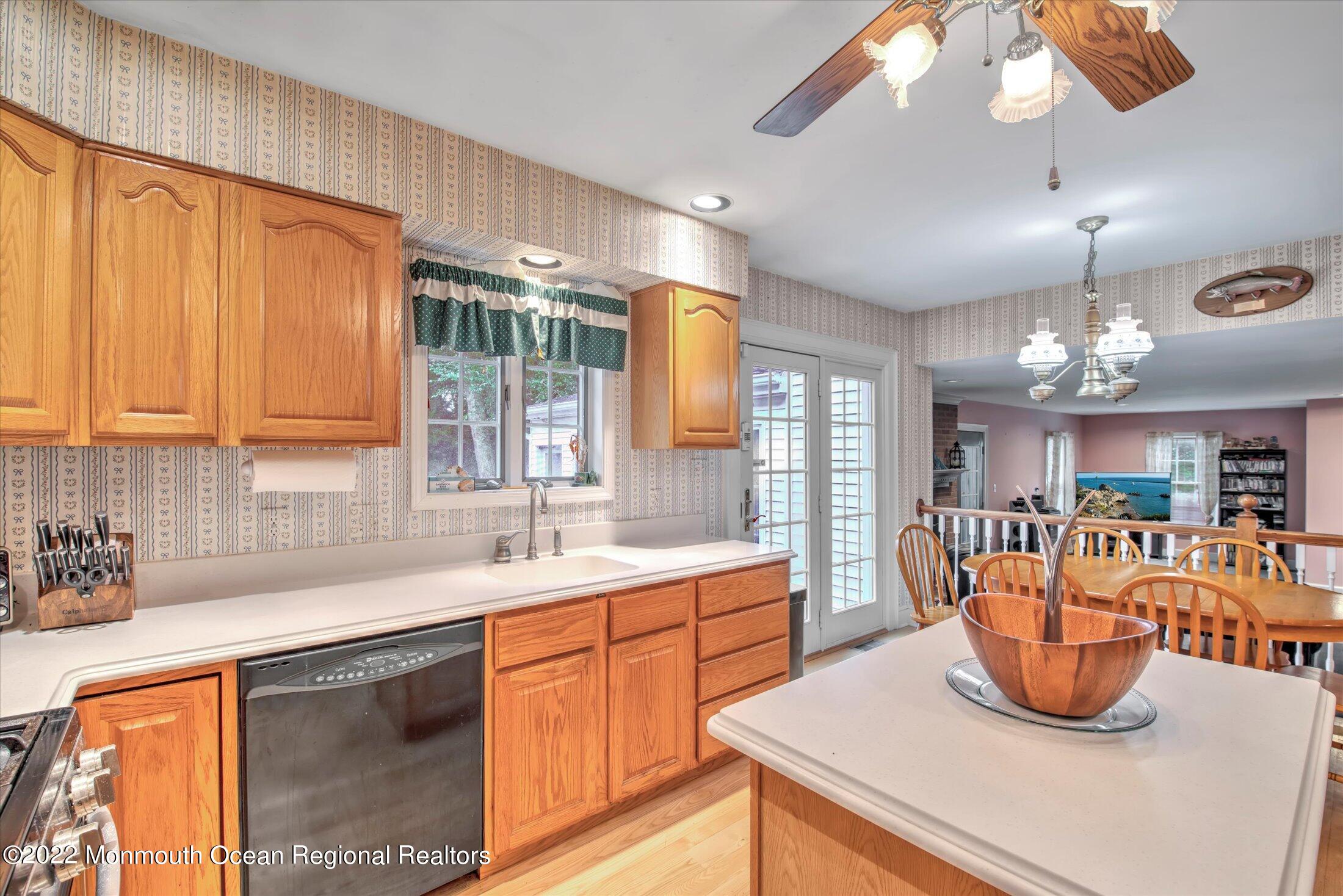 6 Cranberry Court Cream Ridge, NJ 08514 - Photo 20 of 50 KITCHEN