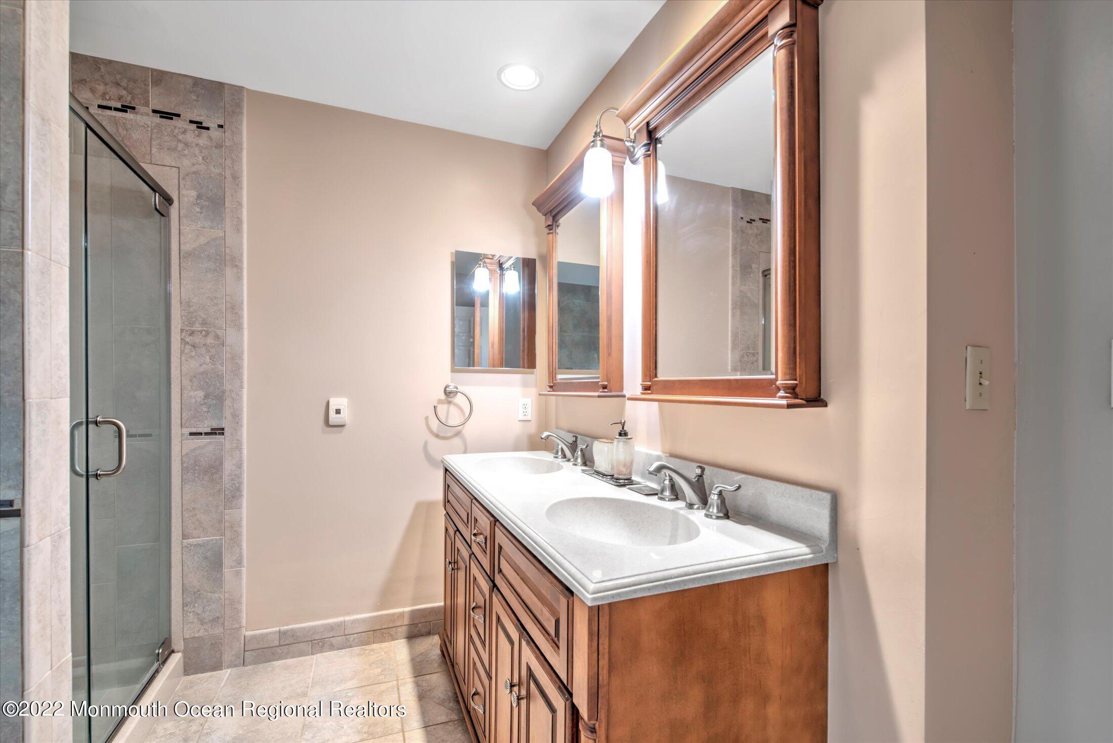 6 Cranberry Court Cream Ridge, NJ 08514 - Photo 30 of 50 MASTER BATHROOM
